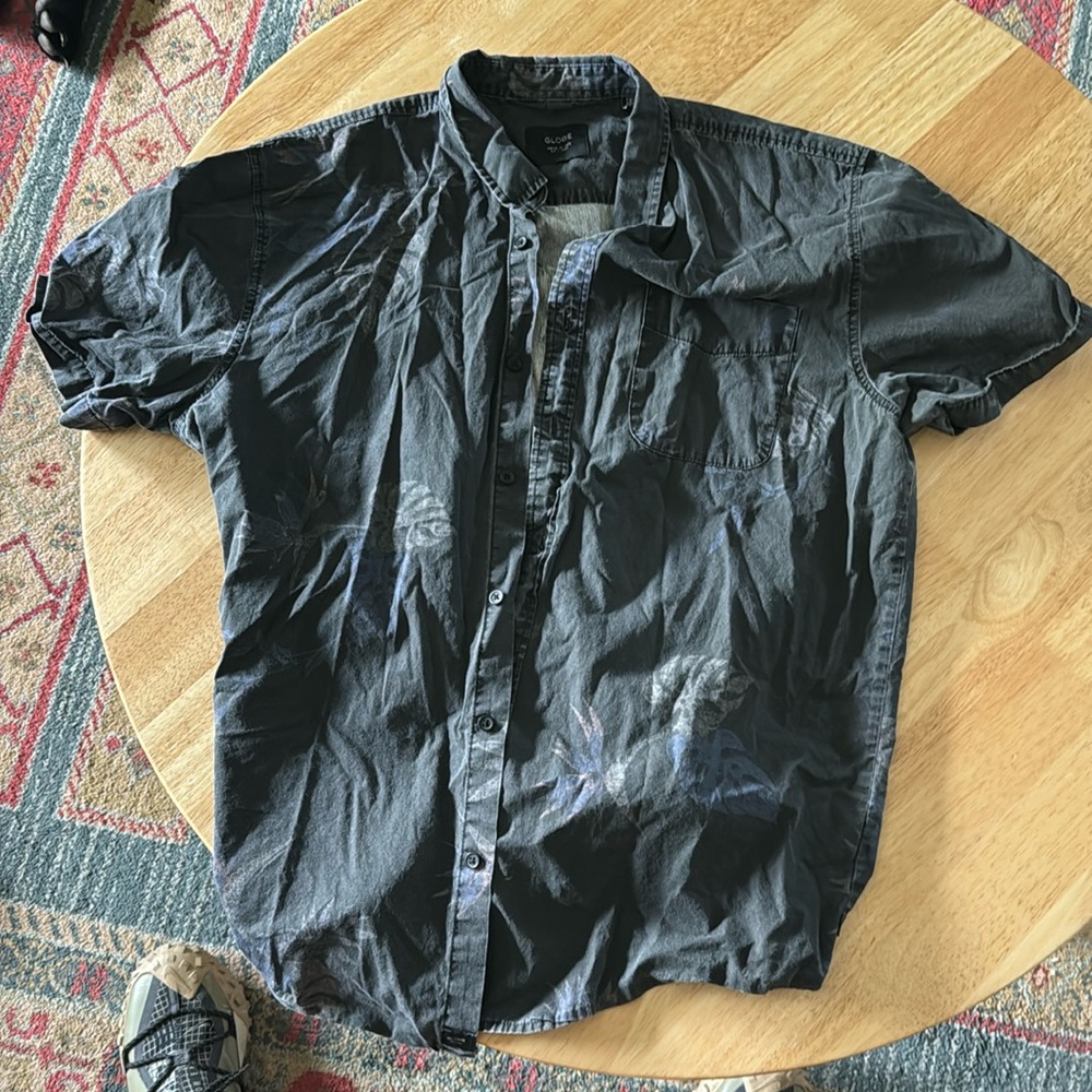 Globe Men’s XL button down floral shirt like new